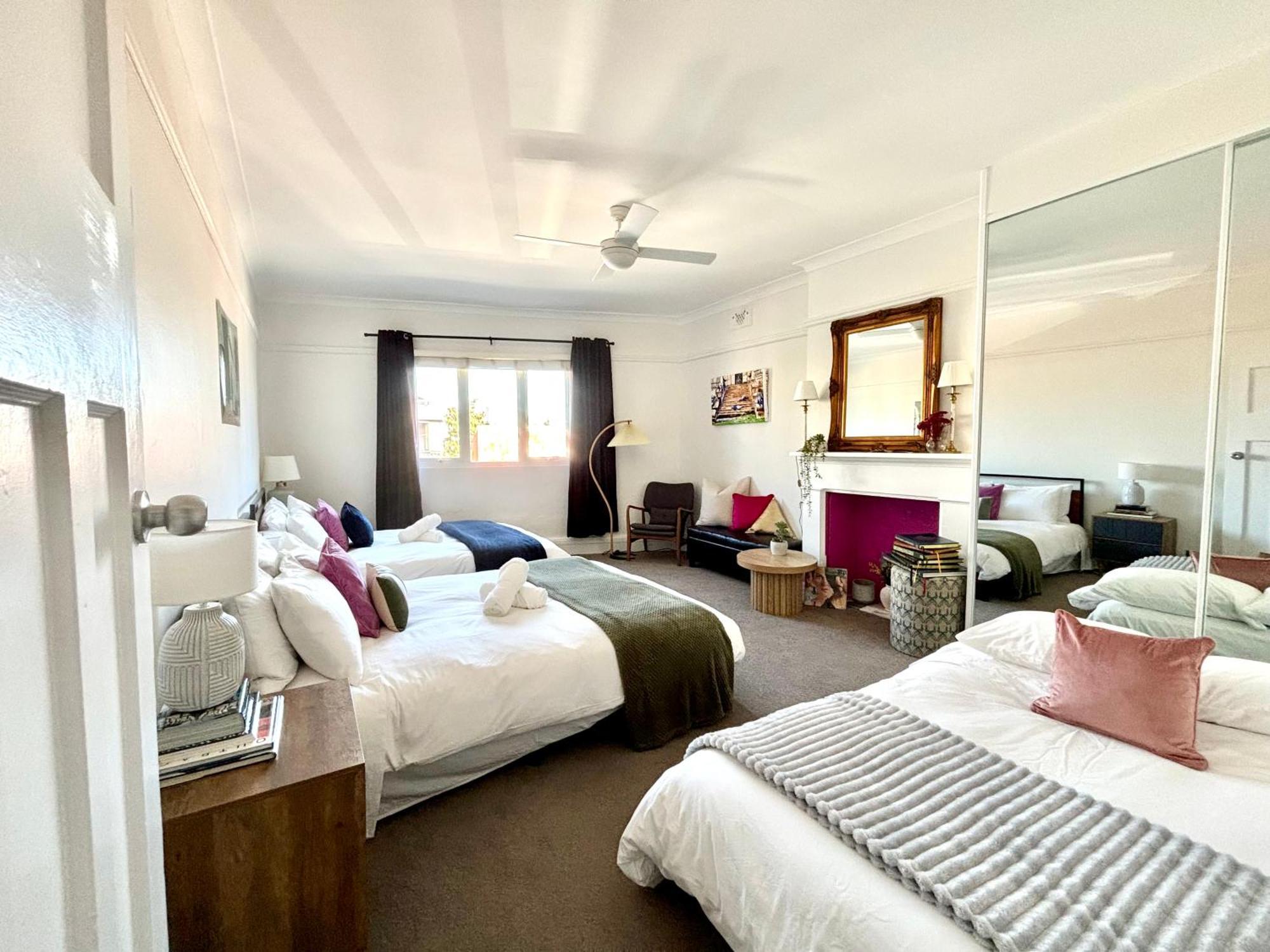 Holiday home Kookaburra Gardens - 4 Stops From The City, Icc And Harbour